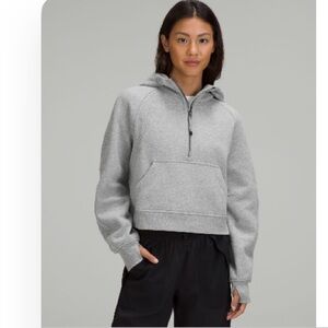 Scuba Oversized Half-
Zip Hoodie
Colour Heathered Core Medium Grey
Size XS/S